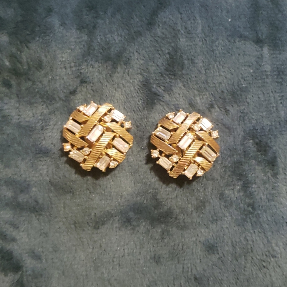 Vintage style gold sparkly earrings